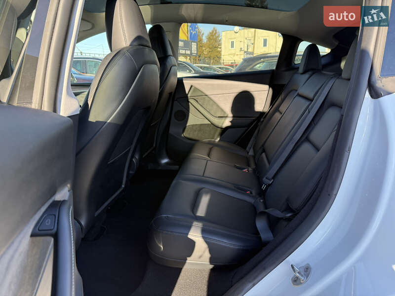 Внедорожник / Кроссовер Tesla Model Y 2024 в Стрые