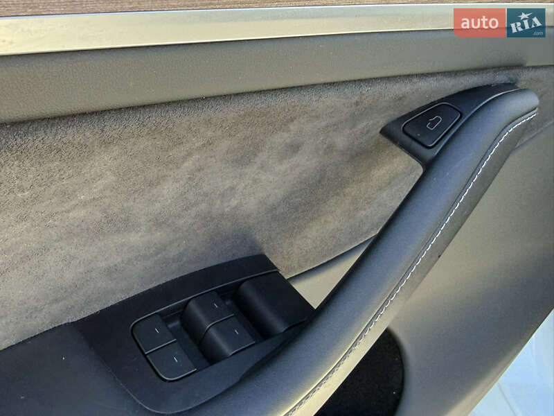 Внедорожник / Кроссовер Tesla Model Y 2024 в Стрые