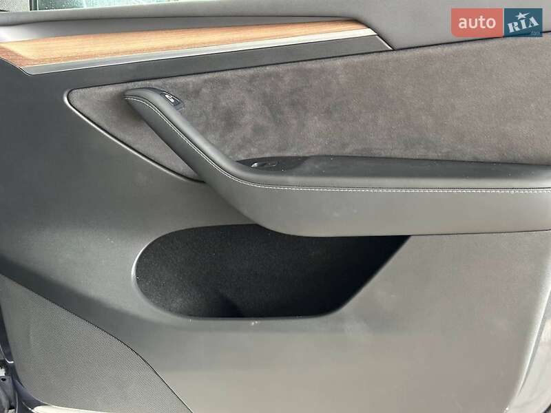 Позашляховик / Кросовер Tesla Model Y 2023 в Одесі фото 4 Позашляховик / Кросовер Tesla Model Y 2023 в Одесі