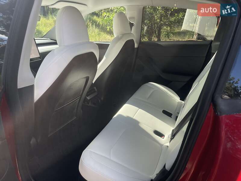 Внедорожник / Кроссовер Tesla Model Y 2024 в Киеве