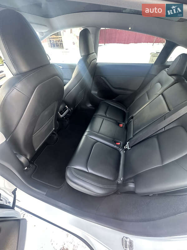 Внедорожник / Кроссовер Tesla Model Y 2023 в Тернополе