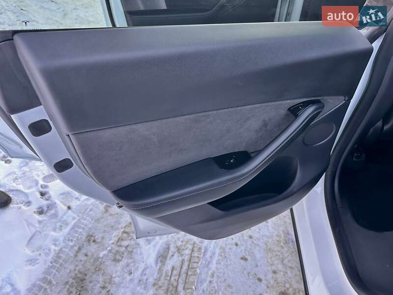 Внедорожник / Кроссовер Tesla Model Y 2020 в Львове