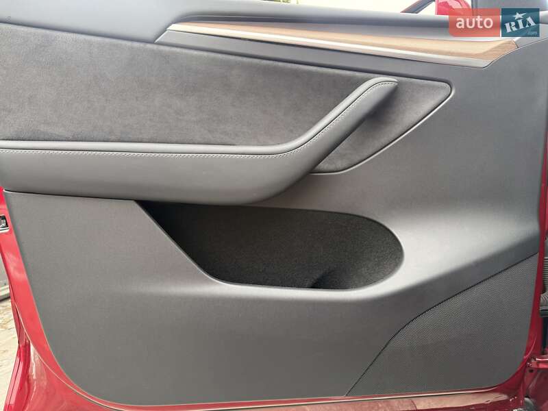 Внедорожник / Кроссовер Tesla Model Y 2024 в Ивано-Франковске