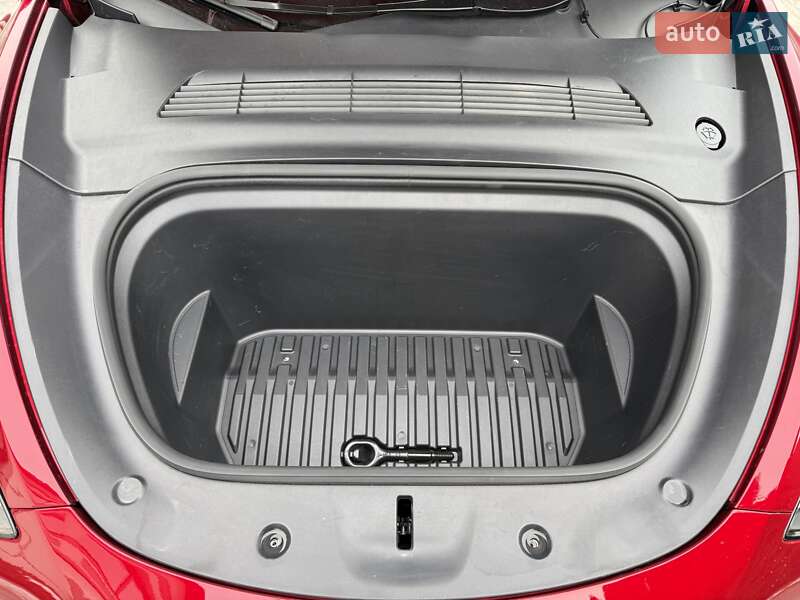 Внедорожник / Кроссовер Tesla Model Y 2024 в Ивано-Франковске