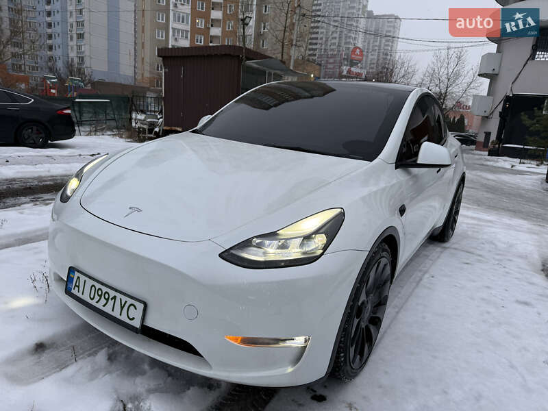 Внедорожник / Кроссовер Tesla Model Y 2024 в Киеве