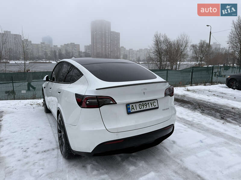 Внедорожник / Кроссовер Tesla Model Y 2024 в Киеве