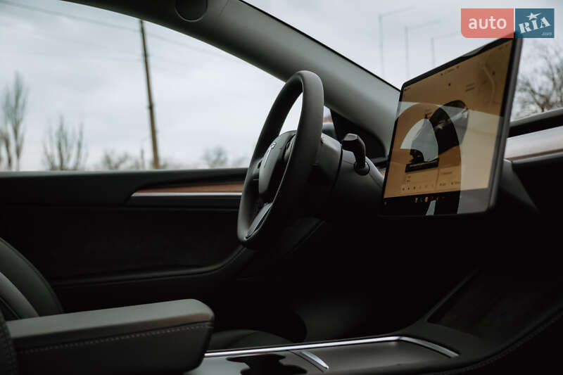 Внедорожник / Кроссовер Tesla Model Y 2024 в Запорожье