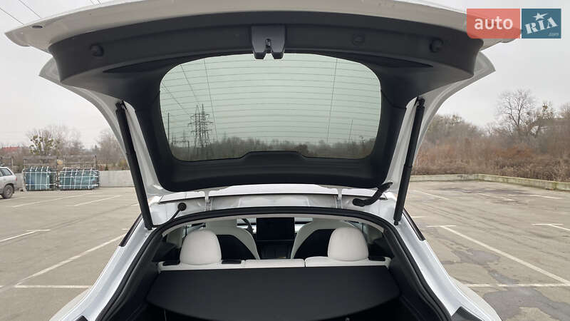 Позашляховик / Кросовер Tesla Model Y 2023 в Києві фото 11 Позашляховик / Кросовер Tesla Model Y 2023 в Києві