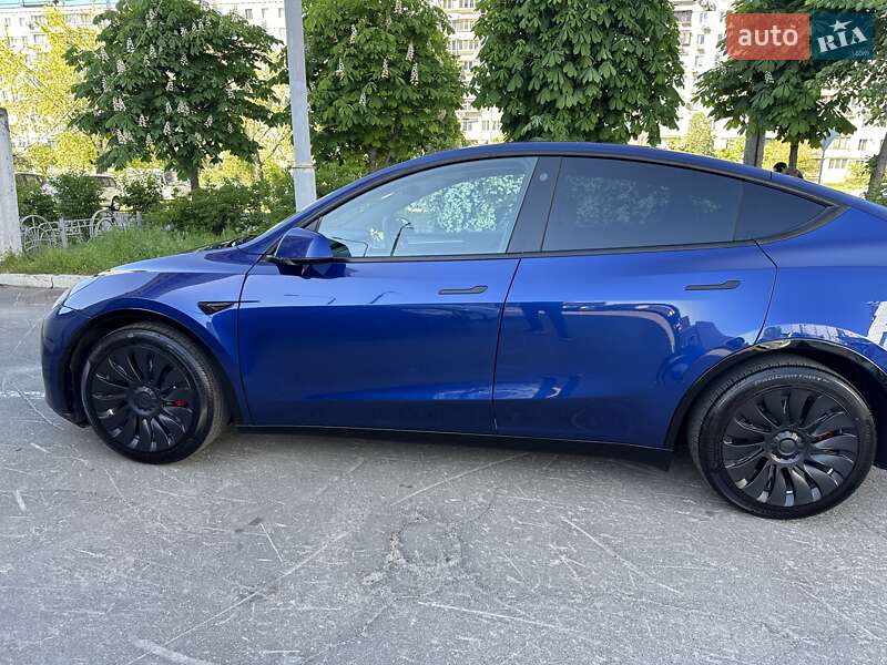 Внедорожник / Кроссовер Tesla Model Y 2023 в Киеве