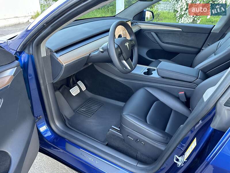 Внедорожник / Кроссовер Tesla Model Y 2023 в Киеве