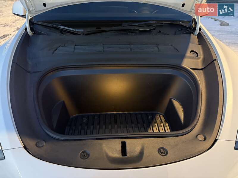 Внедорожник / Кроссовер Tesla Model Y 2022 в Львове