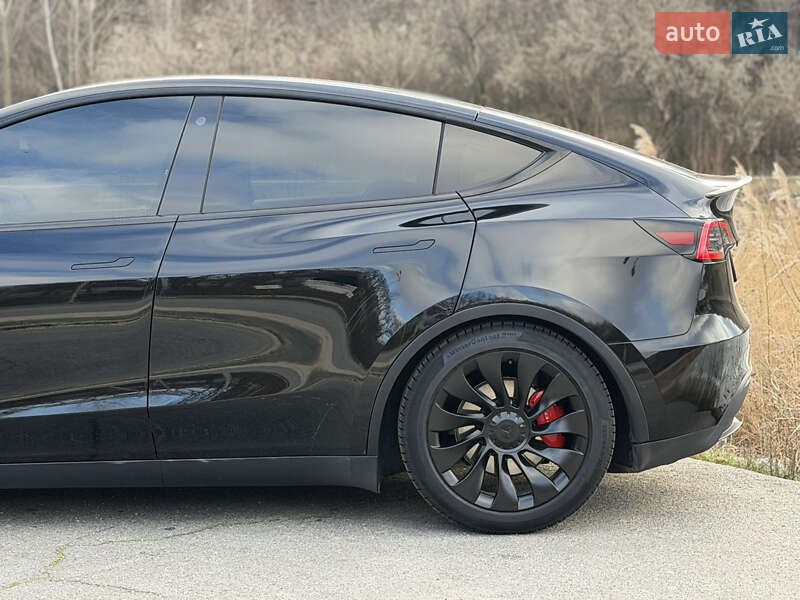 Позашляховик / Кросовер Tesla Model Y 2021 в Дніпрі