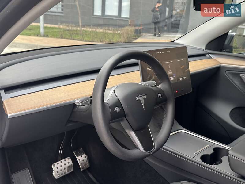 Внедорожник / Кроссовер Tesla Model Y 2024 в Киеве