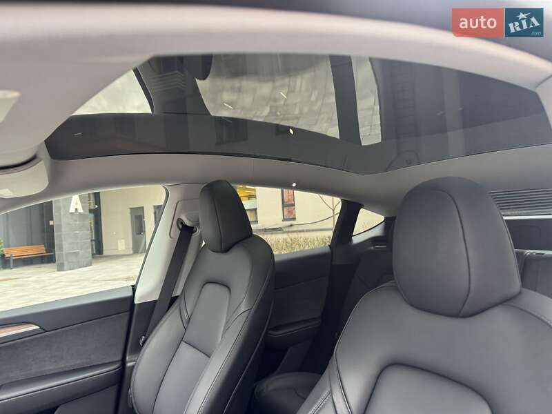 Внедорожник / Кроссовер Tesla Model Y 2024 в Киеве