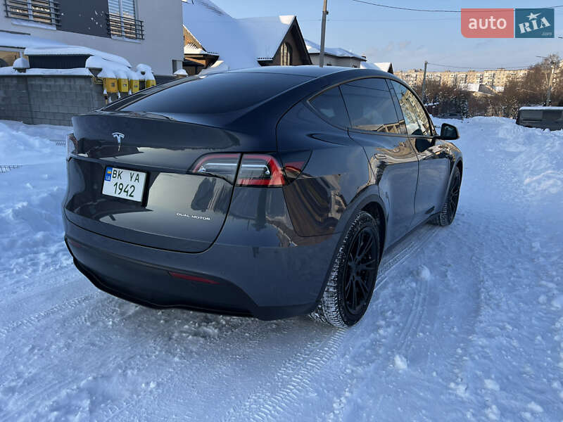 Внедорожник / Кроссовер Tesla Model Y 2021 в Ровно