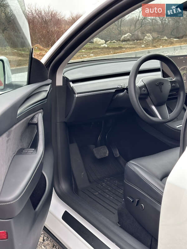 Внедорожник / Кроссовер Tesla Model Y 2023 в Киеве