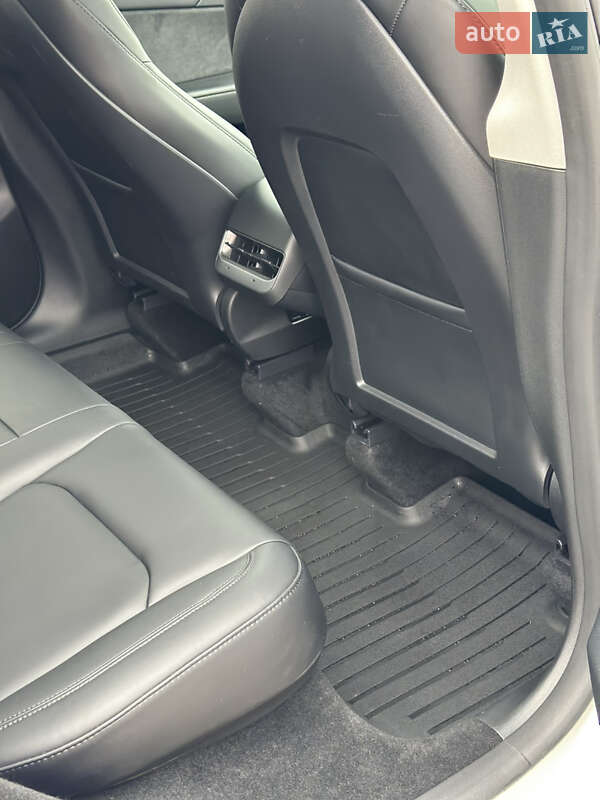 Внедорожник / Кроссовер Tesla Model Y 2023 в Киеве