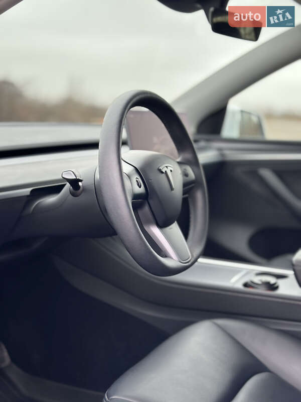 Внедорожник / Кроссовер Tesla Model Y 2023 в Киеве