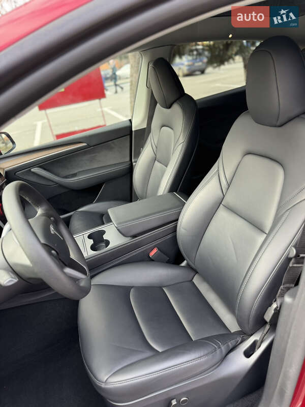 Внедорожник / Кроссовер Tesla Model Y 2024 в Новомосковске