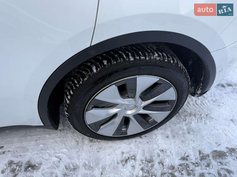 Внедорожник / Кроссовер Tesla Model Y 2021 в Львове