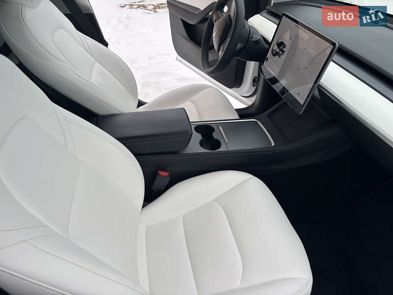 Внедорожник / Кроссовер Tesla Model Y 2021 в Черновцах