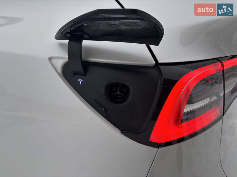 Внедорожник / Кроссовер Tesla Model Y 2021 в Черновцах