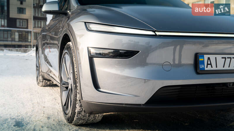 Внедорожник / Кроссовер Tesla Model Y 2025 в Киеве