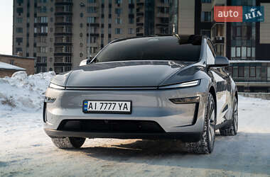 Позашляховик / Кросовер Tesla Model Y 2025 в Києві