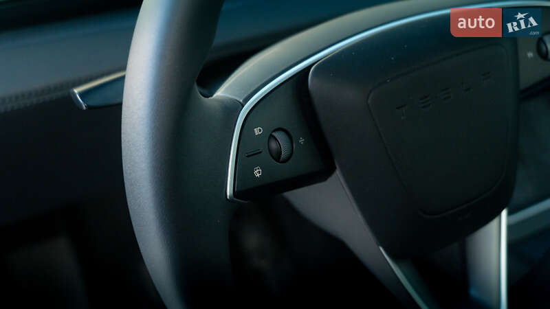 Внедорожник / Кроссовер Tesla Model Y 2025 в Киеве