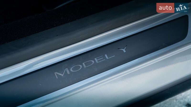 Внедорожник / Кроссовер Tesla Model Y 2025 в Киеве