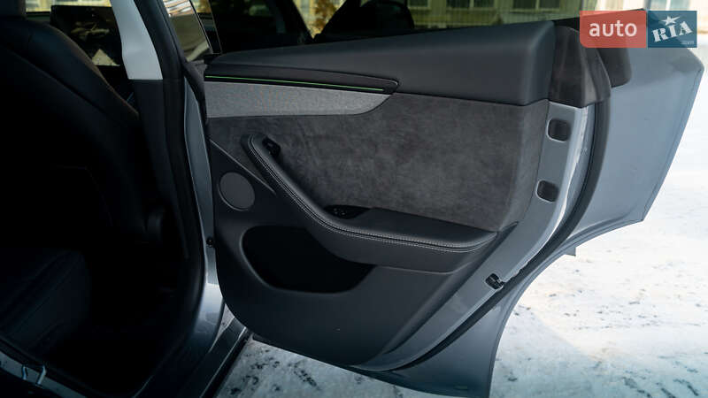 Внедорожник / Кроссовер Tesla Model Y 2025 в Киеве