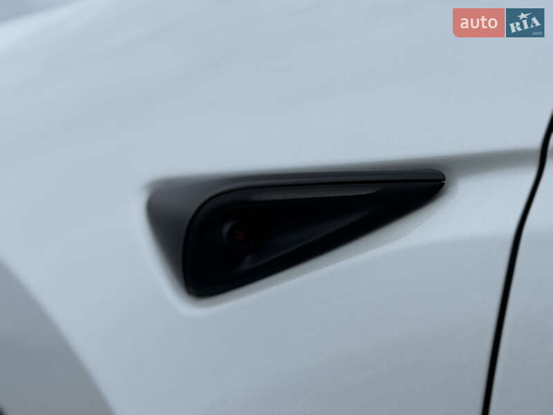 Внедорожник / Кроссовер Tesla Model Y 2024 в Дрогобыче