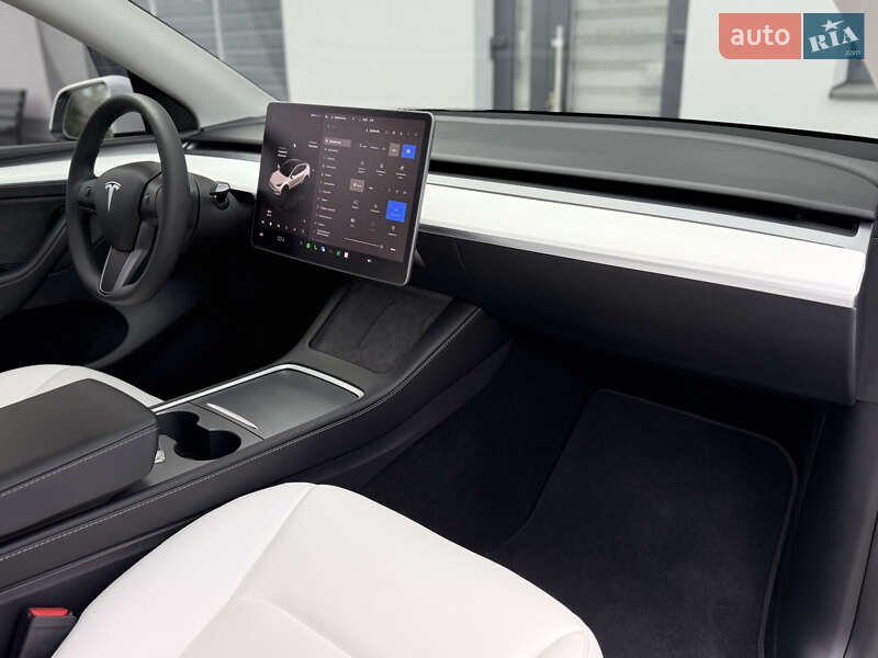 Внедорожник / Кроссовер Tesla Model Y 2024 в Дрогобыче