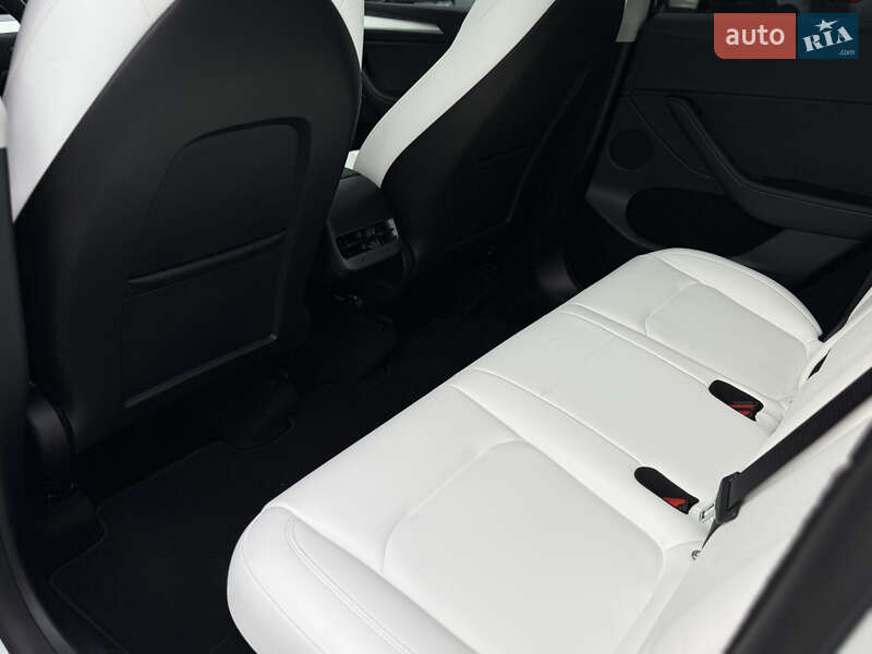 Внедорожник / Кроссовер Tesla Model Y 2024 в Дрогобыче