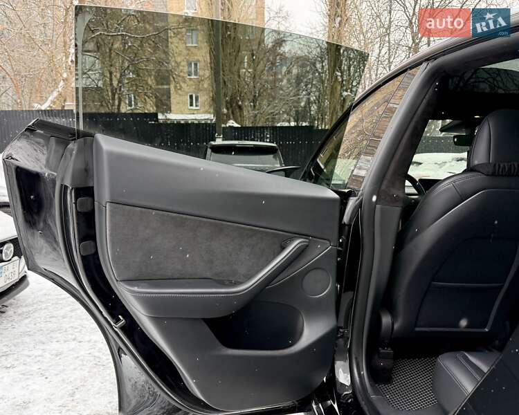 Внедорожник / Кроссовер Tesla Model Y 2021 в Киеве