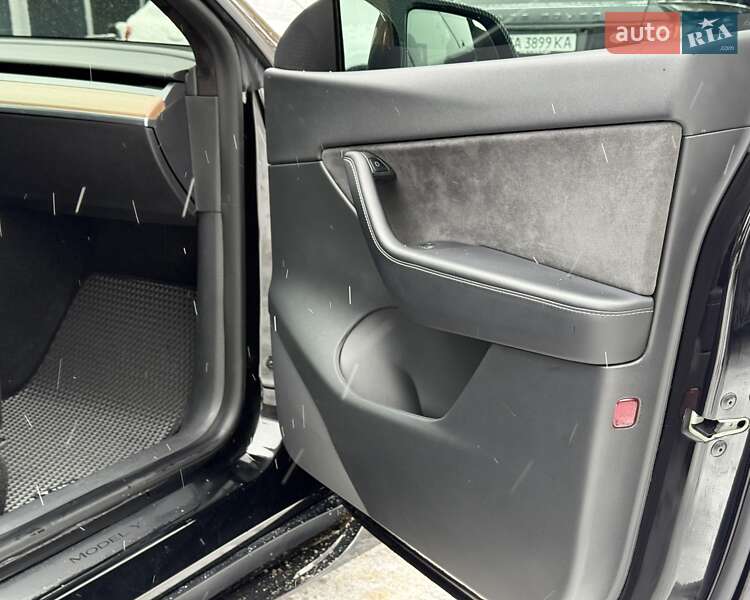 Внедорожник / Кроссовер Tesla Model Y 2021 в Киеве