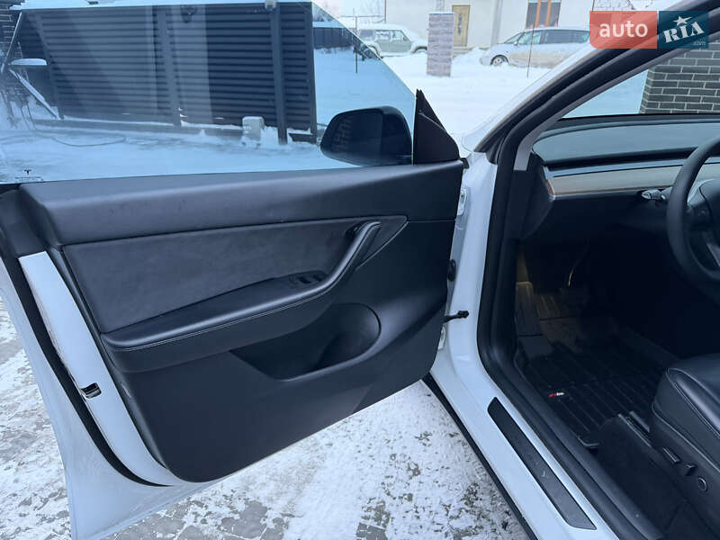 Внедорожник / Кроссовер Tesla Model Y 2021 в Луцке
