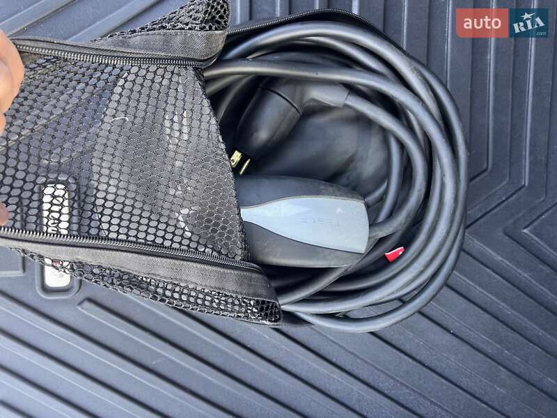 Позашляховик / Кросовер Tesla Model Y 2024 в Києві