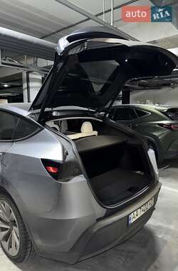 Внедорожник / Кроссовер Tesla Model Y 2025 в Киеве