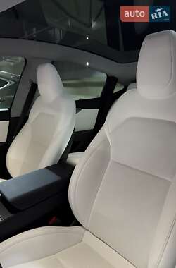 Внедорожник / Кроссовер Tesla Model Y 2025 в Киеве