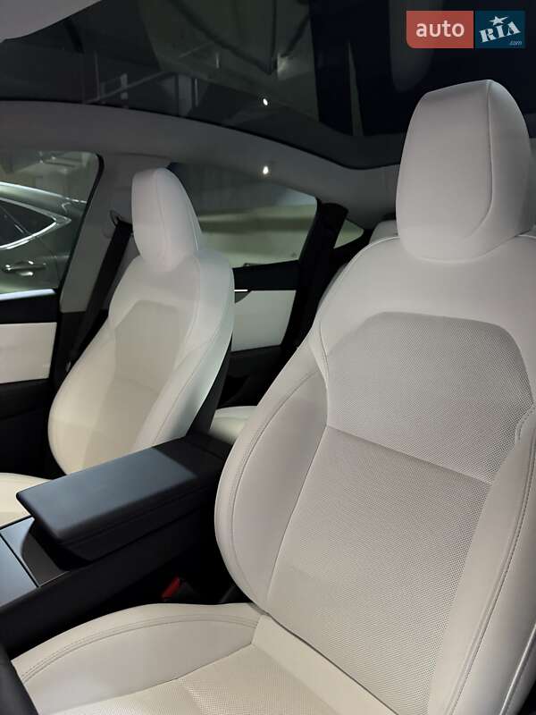 Внедорожник / Кроссовер Tesla Model Y 2025 в Киеве