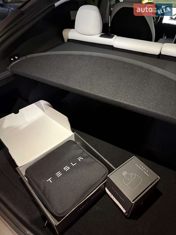 Внедорожник / Кроссовер Tesla Model Y 2025 в Киеве