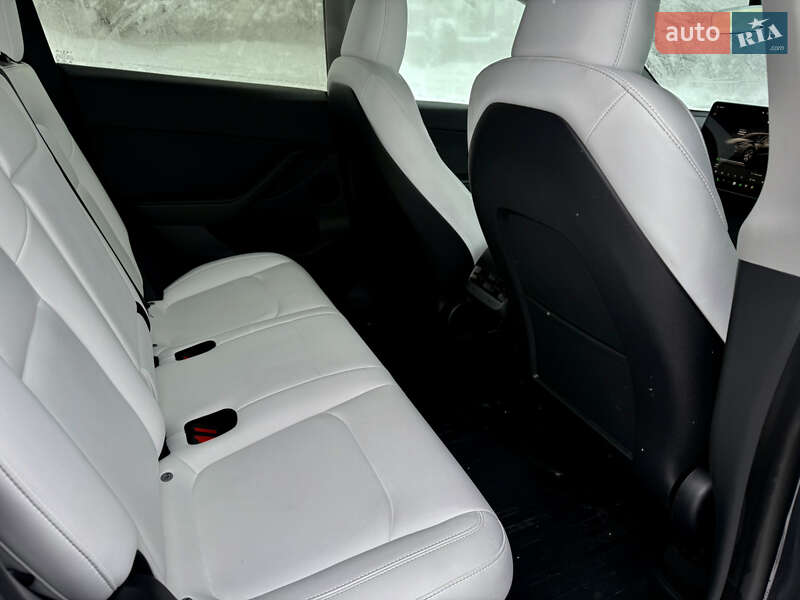 Внедорожник / Кроссовер Tesla Model Y 2023 в Ровно