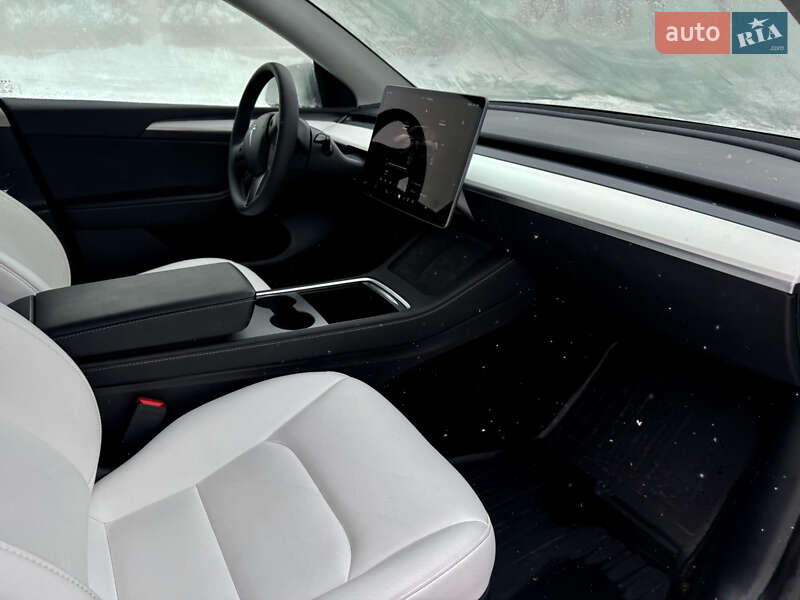 Внедорожник / Кроссовер Tesla Model Y 2023 в Ровно