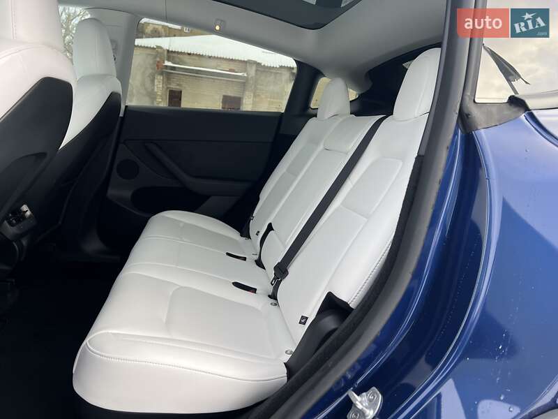 Внедорожник / Кроссовер Tesla Model Y 2025 в Богуславе