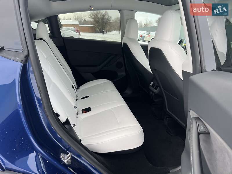 Внедорожник / Кроссовер Tesla Model Y 2025 в Богуславе