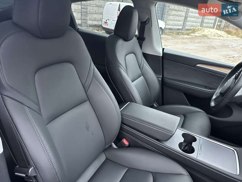 Внедорожник / Кроссовер Tesla Model Y 2023 в Киеве