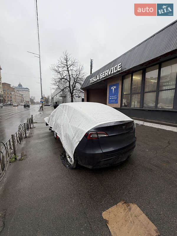 Внедорожник / Кроссовер Tesla Model Y 2021 в Киеве