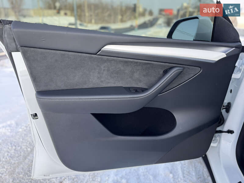 Позашляховик / Кросовер Tesla Model Y 2023 в Харкові