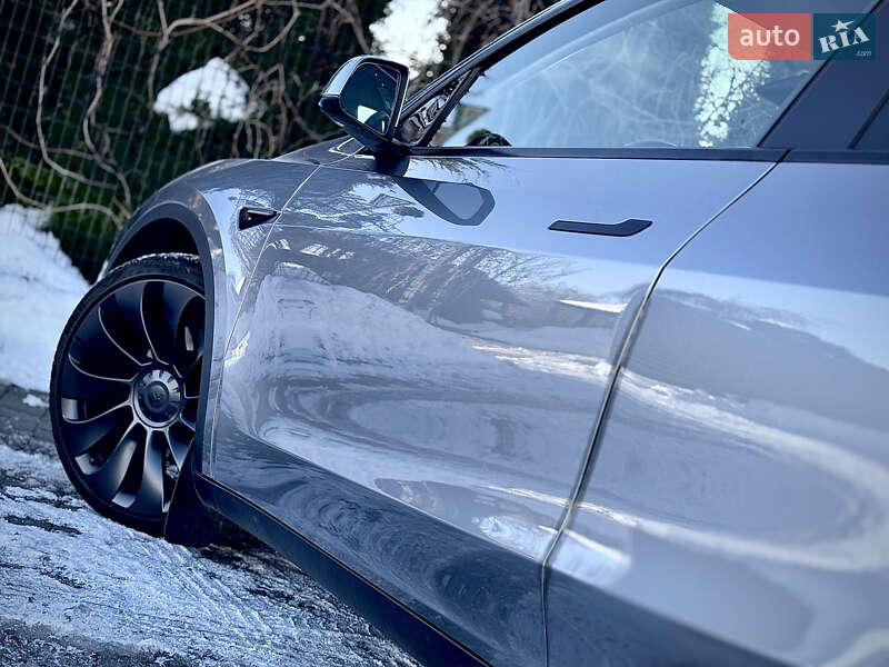 Внедорожник / Кроссовер Tesla Model Y 2023 в Стрые